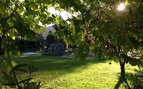 Crossways Country Inn